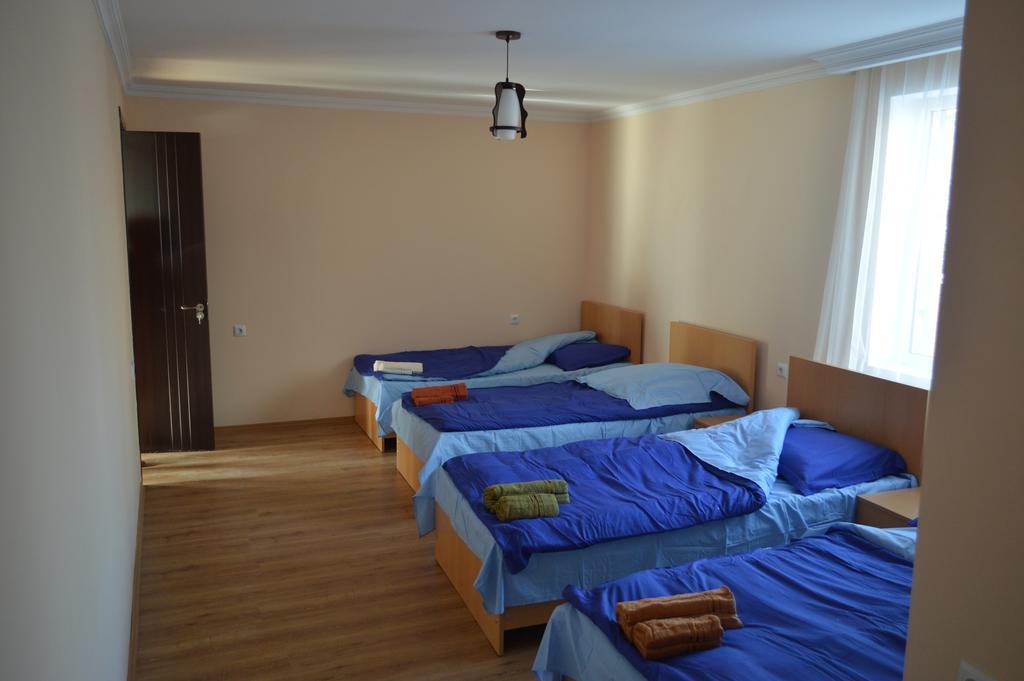 Guest House Qubi Stepantsminda Exterior photo