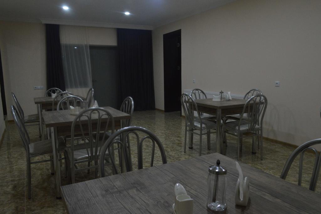 Guest House Qubi Stepantsminda Exterior photo