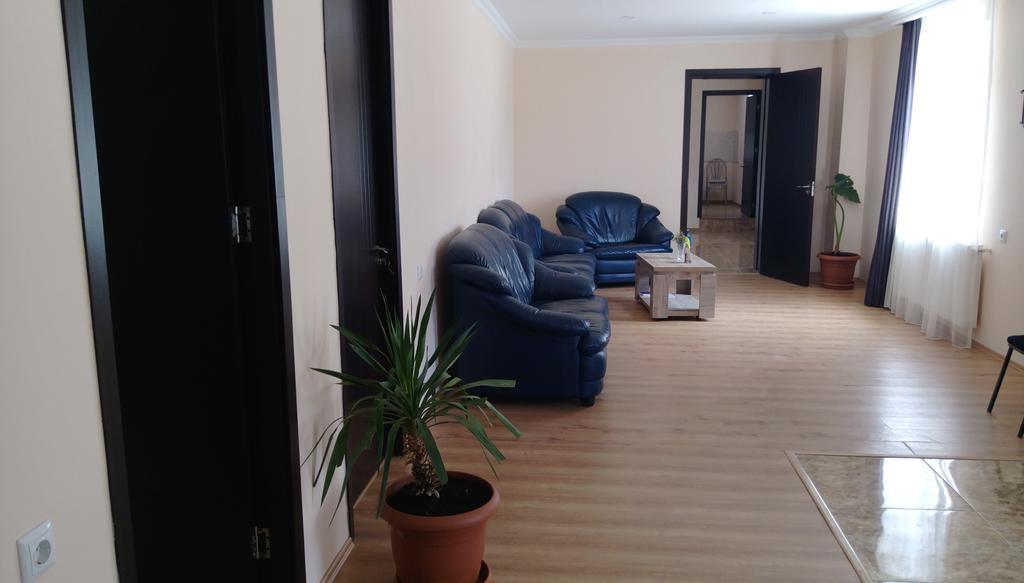 Guest House Qubi Stepantsminda Exterior photo