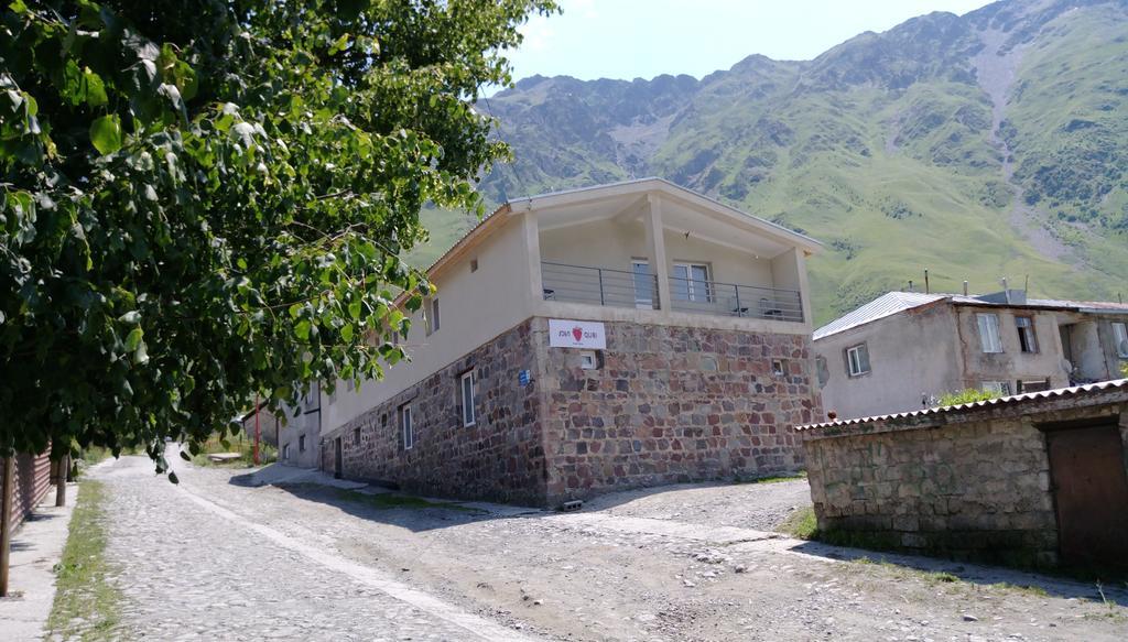 Guest House Qubi Stepantsminda Exterior photo