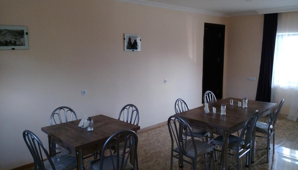 Guest House Qubi Stepantsminda Exterior photo