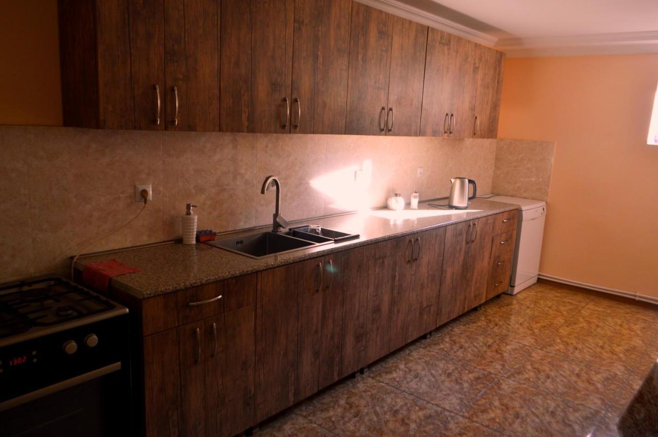 Guest House Qubi Stepantsminda Exterior photo