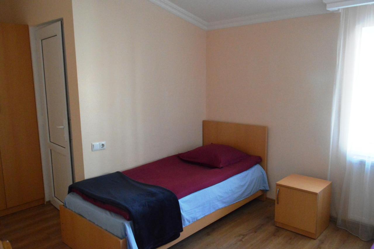 Guest House Qubi Stepantsminda Exterior photo